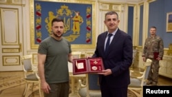 Volodimir Zelenski və Haluk Bayraktar