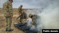 Azərbaycan və Böyük Britaniya Çoxmillətli Sülhü Dəstək Əməliyyatları çərçivəsində hərbi təlim keçirib (Mənbə: Böyük Britaniya səfirliyi)
