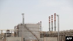 Foto yang diambil pada 30 April 2017 ini menunjukkan kilang minyak di Bandar Abbas, Iran. (Foto: AFP/Handout/Iranian Presidency)