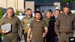 Ukraine's President, Volodymyr Zelenskyy, center, leaves after holding a press conference at the European Political Community (EPC) Summit in Bulboaca, near Chisinau, Moldova, June 1, 2023.