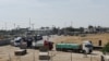 FILE: Truk yang membawa bantuan menunggu untuk keluar di Rafah di selatan Jalur Gaza, di sisi perbatasan Palestina dengan Mesir, saat konflik antara Israel dan kelompok Islam Palestina Hamas berlanjut, 21 Oktober 2023. (REUTERS/Ibraheem Abu Mustafa)