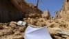 Sebuah buku catatan tergeletak di tengah reruntuhan pasca gempa dahsyat di Amizmiz, Maroko, 9 September 2023. (Foto: REUTERS/Abdelhak Balhaki)