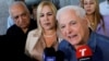 ARCHIVO: El expresidente de Panamá Ricardo Martinelli se dirige a los medios, acompañado de su abogada Shirley Castaneda, en Ciudad de Panamá, Panamá, febrero 6 de diciembre de 2024.