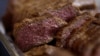 FILE - Potongan daging vegan nabati cetakan 3D, yang diproduksi oleh startup Israel Redefine Meat, dipamerkan di pameran makanan dan inovasi SIAL di Villepinte, dekat Paris, 19 Oktober 2022.