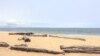 Les autorités ont été prévenues par des riverains et une association en charge du nettoyage des plages de la présence de corps rejetés par la mer à proximité de l'une des principales artères de circulation de la ville. (Photo by AFP)