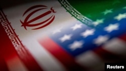 Bendera Iran dan AS dalam sebuah ilustrasi. Iran mengatakan AS"tidak dapat mengingkari" perjanjian untuk mentransfer dana beku senilai $6 miliar melalui mediator Qatar menyusul serangan berdarah Hamas terhadap Israel.(Foto: REUTERS/Dado Ruvic)