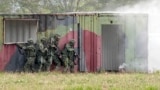 资料照片: 台湾士兵在陆军台东地区指挥部基地参加军训。（2024年1月31日）