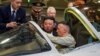 Pemimpin Korea Utara Kim Jong Un mengunjungi pabrik pembuatan pesawat di Kota Komsomolsk-on-Amur di Khabarovsk, Rusia. (Courtesy: Governor of Russia's Khabarovsk Krai Mikhail Degtyarev Telegram Channel via Reuters)