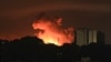 Api dan asap membubung di atas gedung-gedung di Kota Gaza selama serangan udara Israel, pada 13 Oktober 2023. (Foto: AFP)