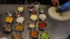 Rempah-rempah untuk memasak makanan khas Sri Lanka, dipersiapkan di atas meja pada kegiatan masak-memasak bersama Chef Anna Fernando di Beirut, Lebanon, 15 September 2023 (REUTERS/Mohamed Azakir)