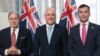 Dari kiri: Winston Peters (pemimpin partai Pertama Selandia Baru), Perdana Menteri baru Selandia Baru Christopher Luxon, dan David Seymour (pemimpin partai ACT Selandia Baru), di Gedung Parlemen Selandia Baru di Wellington, 24 November 2023. (Marty MELVILLE / AFP)