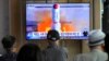 韩国首尔一家地铁站正在播放朝鲜卫星发射的新闻。（2023年5月31日）
