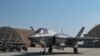 美国空军发布的照片显示美国海军陆战队F-35战斗机抵达韩国群山空军基地，参加美韩“警惕风暴”联合演习。(2022年10月31日)