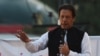 Mantan Perdana Menteri Pakistan Imran Khan berbicara selama konvensi pengacara di Lahore pada 21 September 2022. (Foto: AFP/Arif Ali)