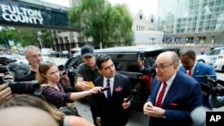 Фото: Руді Джуліані прубув до суду Фултон 17 серпня 2022 року, Атланта, Джорджія. 