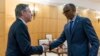 Antony Blinken (G), secrétaire d'Etat ya Amerika apesi mbote na président Paul Kagame (D) ya Rwanda, na village Urugwiro, na Kigali, le 11 août 2022