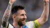 Attaquant ya Argentina #10 Lionel Messi atomboli maboko na na esengo nsima na ekolo na ye koleka na 1/4 na kolonga Australie 2-1 na Mondial Qatar 2022 na stade Ahmad Bin Ali, Al-Rayyan, Doha, 3 décembre 2022. (Photo by JUAN MABROMATA / AFP)