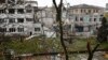 Gedung-gedung yang rusak akibat serangan Rusia di Druzhkivka, wilayah Donetsk, Ukraina, Rabu, 26 Oktober 2022. (AP/Andriy Andriyenko)