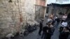 Warga Palestina berkumpul di sekitar sepeda motor yang menurut kelompok militan Palestina Den of Lions dipasangi bahan peledak, menewaskan salah satu pejuang utamanya, Tamer al-Kilani, saat ia berjalan melewati kawasan tersebut di Kota Nablus, Tepi Barat, 23 Oktober 2022.