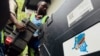 Basali ba CENI, misala mya maponami, bazali komema sanduku ya machine ya kopona, Kinshasa, RDC, 28 décembre 2018.