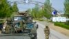 Konvoi militer Rusia terlihat di jalan menuju Pembangkit Listrik Tenaga Nuklir Zaporizhzhia, di Enerhodar, wilayah Zaporizhzhia, di wilayah di bawah kendali militer Rusia, Ukraina tenggara, pada 1 Mei 2022. (Foto: AP)