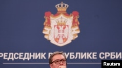 "Президенту Сербії Александру Вучичу настав час вибрати сторону”, - старший науковий співробітник аналітичного центру IDEAS Лондонської школи економіки Леон Гартвелл. 