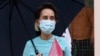 Aung San Suu Kyi di markas partai Liga Nasional untuk Demokrasi (NLD) di Naypyitaw, Myanmar pada 21 Juli 2020. Pengadilan di Myanmar, Senin (15/8),  lagi-lagi memutuskan bahwa Aung San Suu Kyi, bersalah atas sejumlah tuduhan korupsi. (Foto: AP)