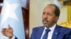 Presiden Somalia Hassan Sheikh Mohamud berbicara dalam wawancara bersama dengan Reuters di Istana Kepresidenan di Mogadishu, Somalia, pada 28 Mei 2022. (Foto: Reuters/Feisal Omar) 