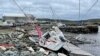 Sebuah kapal terbawa arus dan terdampar di pesisir Shearwater, Nova Scotia, pada 24 September 2022 setelah badai Fiona menerjang wilayah tersebut. (Foto: Reuters/Eric Martyn)