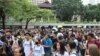 2019年6月26日，请愿者从渣打花园出发前往第一站-美国驻港澳总领馆 （美国之音记者申华拍摄）