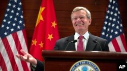 美国新任驻华大使博卡斯星期二在北京会见记者