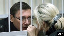 Луценку стало зле у залі суду; на Тимошенко чекає допит у новій справі