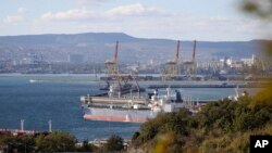 Нові санкції ЄС спрямовані насамперед проти "тіньового флоту" Росії, що перевозить російську нафту в обхід санкцій. Фото: російський нафтовий танкер, 2022 рік 