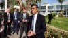 Perdana Menteri Inggris Rishi Sunak berbicara kepada media setelah mendarat di bandara internasional Ben Gurion di Lod, dekat Tel Aviv, Israel, 19 Oktober 2023. (Foto: REUTERS/Ronen Zvulun)