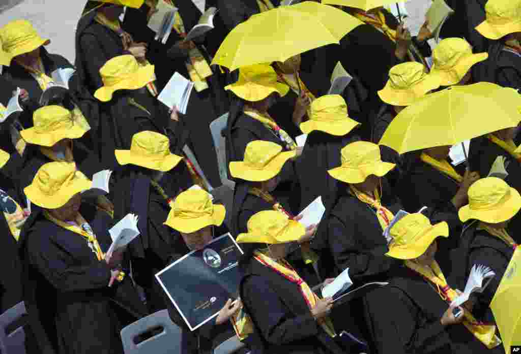 Nuns attend the canonization ceremony of four new saints led by Pope Francis in St. Peter&#39;s Square at the Vatican, May 17, 2015.