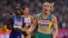 Sally Pearson célèbre sa victoire sur 10 m aux Mondiaux de Londres, Angleterre, le 12 août 2017.