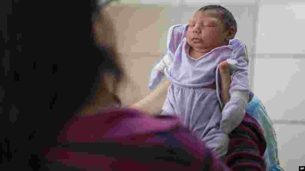 ለበዳ ዚካ ቫይረስ ኣብ ዝሓለፈ ወርሒ ግንቦት ኣብ ብራዚል ካብ ዝለዓል ጀሚሩ አስታት 4,000 ዝኾኑ ህጻናት ማይክሮሰፋሊ ብምባል ዝፍለጥ ንሸኽና ርእሲ&rsquo;ቶም ህጻናት ዘንእስን ንምዕባለ ሓንጎል ዘጎናድብ ሕማም ከምዝተጠቕዑ ይግለጽ ኣሎ። 