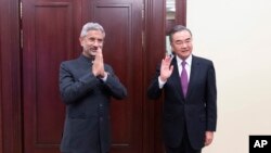 资料照：印度外交部长苏杰生和中国外长王毅在莫斯科举行的上海合作组织外长会议上。（2020年9月10日）
