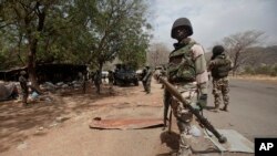 Wani sojan Najeriya da su ke fafatawa da mayakan Boko Haram