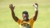 L'attaquant Sud-Africain Siya Kolisi, le premier capitaine de Black Test qui dirigera l'Afrique du Sud dans une série de trois essais contre l'Angleterre en juin, assistera à la première séance d'entraînement de Springboks, le 28 mai 2018.