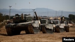 На фото: транування українських військовиків в Іспанії з оперування та ремонту танків Leopard, 13 березня 2023. REUTERS/Juan Medina