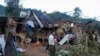 FILE - Seorang pria melihat rumah-rumah yang hancur setelah serangan udara dan artileri di kamp pengungsi Mung Lai Hkyet, di Laiza, Myanmar, 10 Oktober 2023. (AP)