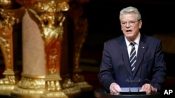Berlin Katedrali'nde konuşma yapan Joachim Gauck