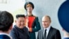 Presiden Rusia Vladimir Putin, kanan tengah, dan pemimpin Korea Utara Kim Jong Un berjabat tangan saat pertemuan mereka di Vladivostok, Rusia, Kamis, 25 April 2019. (Foto: via AP)
