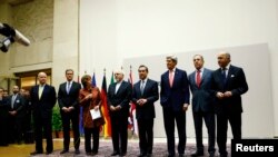 欧盟外交政策主管阿什顿在日内瓦有关同伊朗达成协议的外交仪式上发表讲话