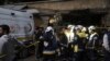Trabajadores de los Cascos Blancos buscan víctimas tras la explosión de un coche bomba en un bullicioso mercado el domingo 31 de marzo de 2024 en la madrugada, en Azaz, Siria, una ciudad noroccidental controlada por Turquía. [Cascos Blancos/Defensa Civil Siria vía AP]