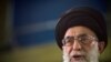 Ali Khamenei parle lors d'un direct télévisé à Téhéran, en Iran, le 12 juin 2009.