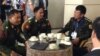 မြန်မာအစိုးရ ငြိမ်းချမ်းရေးကိုယ်စားလှယ်တွေနဲ့ KIO ကိုယ်စားလှယ်တွေ တရုတ်နိုင်ငံ ရွှေလီမြို့မှာ တွေ့ဆုံစဉ် (၁၁ မတ်လ ၂၀၁၃) ဓာတ်ပုံ - ကိုစည်သူ/ဗွီအိုအေ-မြန်မာပိုင်း