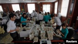 Inside Myanmar Central Bank (Photo Credit: REUTERS/Soe Zeya Tun )