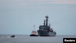 Російський корабель "Смольний" прибуває до Сен-Назер.